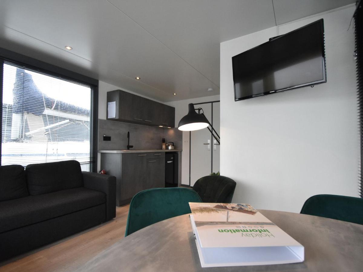 Beautiful Houseboat In The Harbour Of Volendam Near Centre Hotel Exterior foto