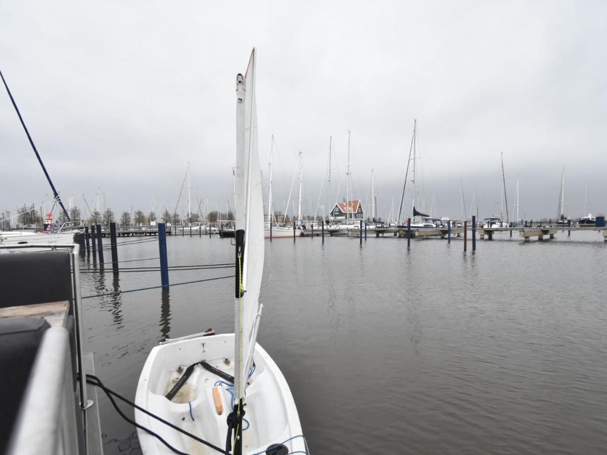 Beautiful Houseboat In The Harbour Of Volendam Near Centre Hotel Exterior foto