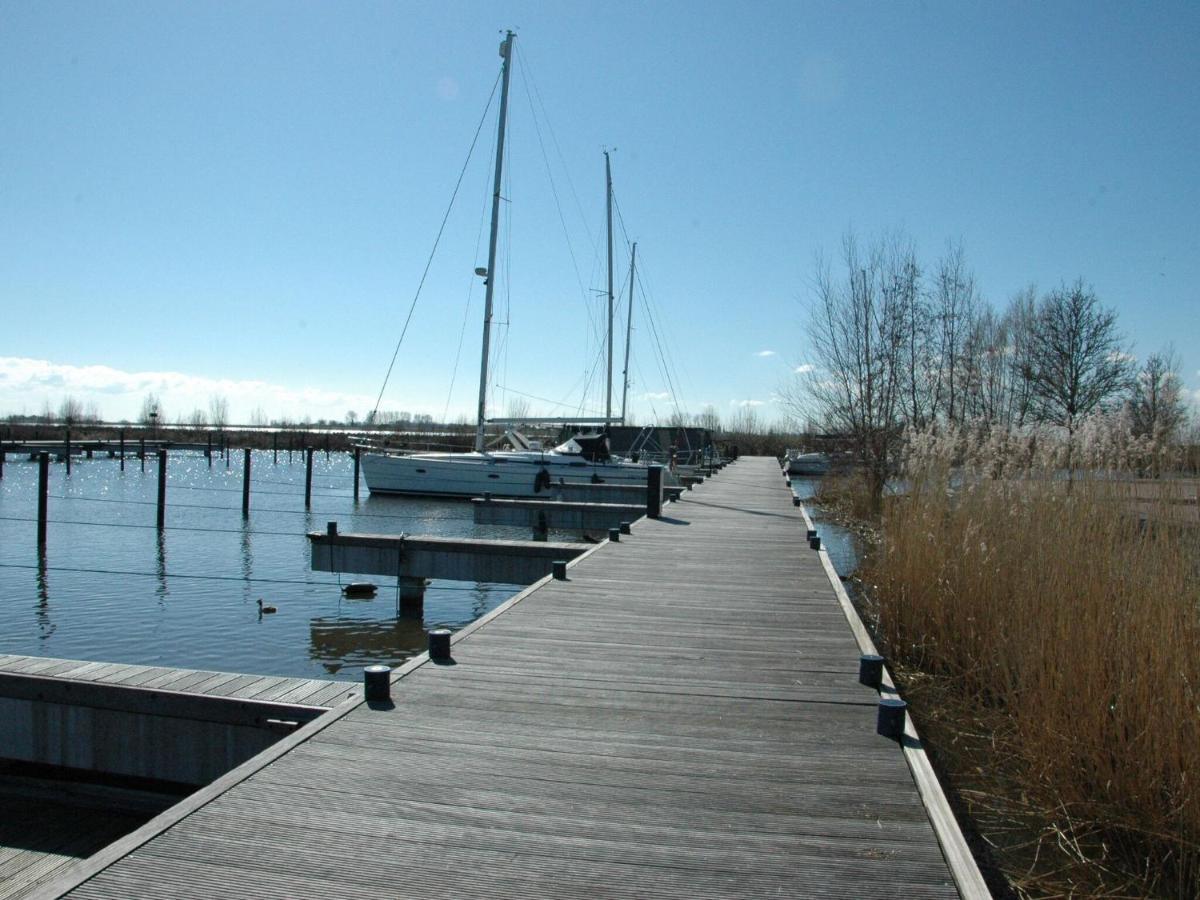 Beautiful Houseboat In The Harbour Of Volendam Near Centre Hotel Exterior foto
